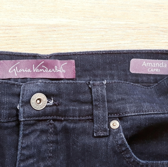 Gloria Vanderbilt Amanda Classic Fit Cuffed Capri Jeans - Size 6 Dark Wash Denim - Picture 3 of 11